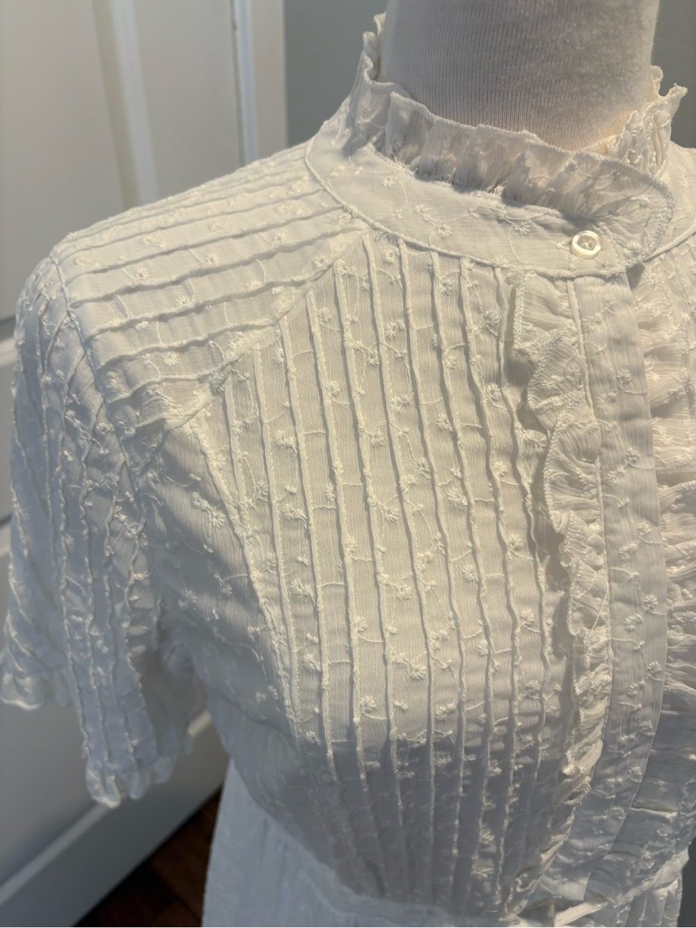 Elegant Boutique White Textured Midi Dress with Tassel Waist Size Medium